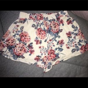 FLORAL FLOWY SHORTS